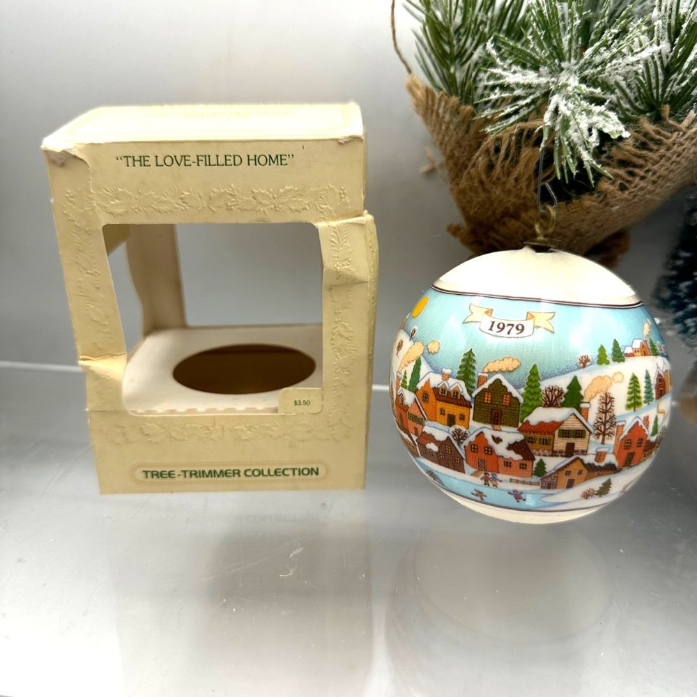 Hallmark Keepsake The Love Filled Home Ornament Unbreakable Satin Ball 1979